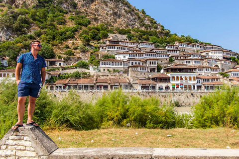 Excursion d'une journée à Berat et au lac Belsh depuis TiranaExcursion d'une journée à Berta et Belsh comme à Tirana