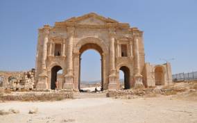 From Amman: Private Jerash, Ajloun Castle, and Umm Qais Tour
