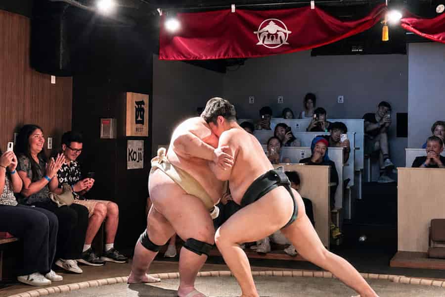 Live-Sumo-Show in Tokio & interaktives Erlebnis. Foto: GetYourGuide Live-Sumo-Show in Tokio & interaktives Erlebnis. Foto: GetYourGuide