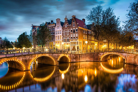 Amsterdam: Burger Cruise - Burgerbar & Canal Cruise Black Angus Beef Burger