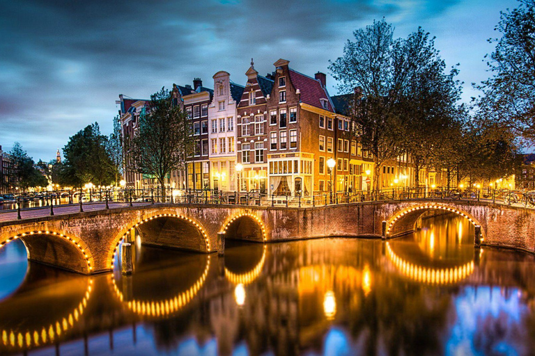 Amsterdam: Burger Cruise - Burgerbar & Canal Cruise Black Angus Beef Burger