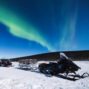 Kiruna : excursion en motoneige à la recherche des aurores boréales