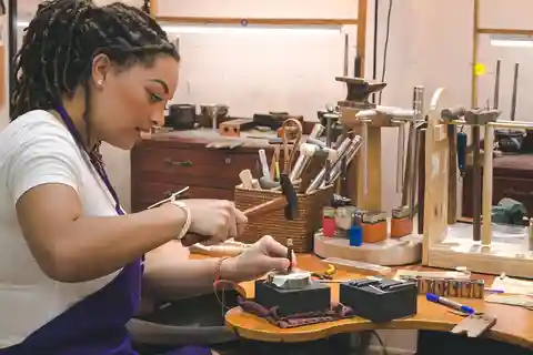 Cidade de Ho Chi Minh, Vietname: Oficina de fabricação de jóias de prata