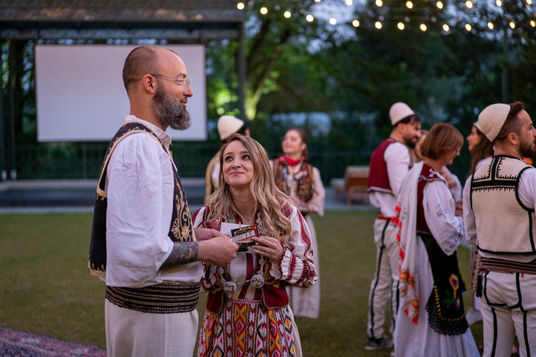 تيرانا: جولة في المدينة والعرض الليلي الألباني مع العشاء