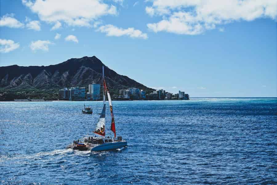 Waikoloa: Katamaran-Abenteuer mit Schnorcheln und Mittagessen. Foto: GetYourGuide