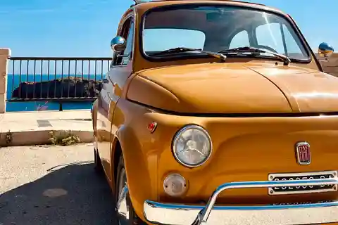 Polignano a Mare: Tour in Fiat 500 d'epoca con autista