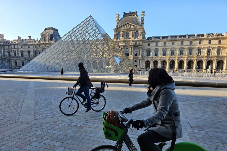 Paris antes das multidões: passeio de bicicleta ao nascer do sol com pequeno-almoçoTour particular