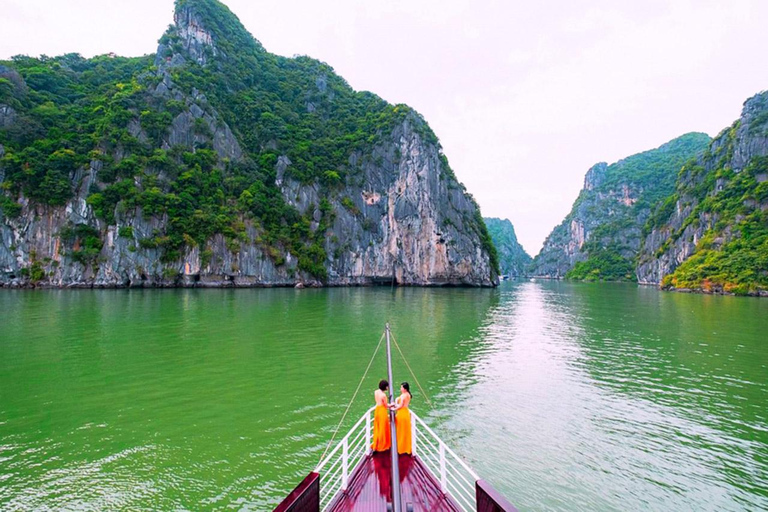 Desde Hanoi: 2D1N Bahía de Ha Long en Crucero Boutique Arcady