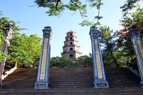 Visite d'une demi-journée de la ville de Hue en voiture privée et croisière en bateau-dragonVisite de la cité impériale et de la pagode Thien Mu en voiture et en bateau-dragon