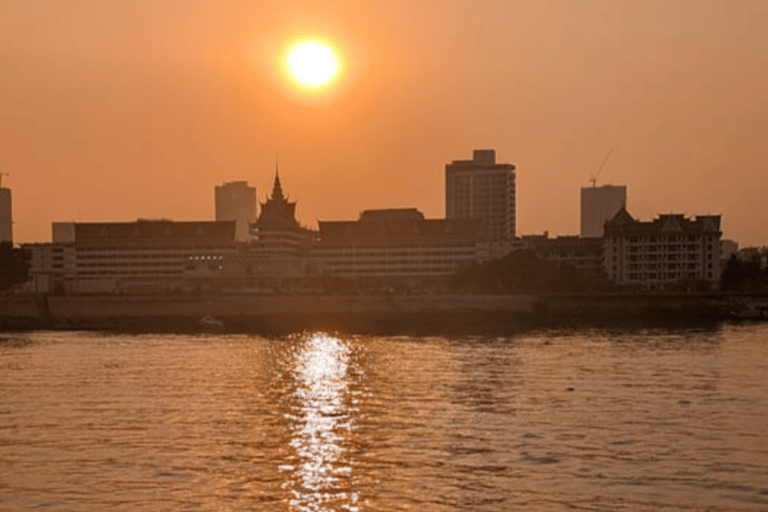 Phnom Penh: Mekong Sunset Cruise & City by Night Tour