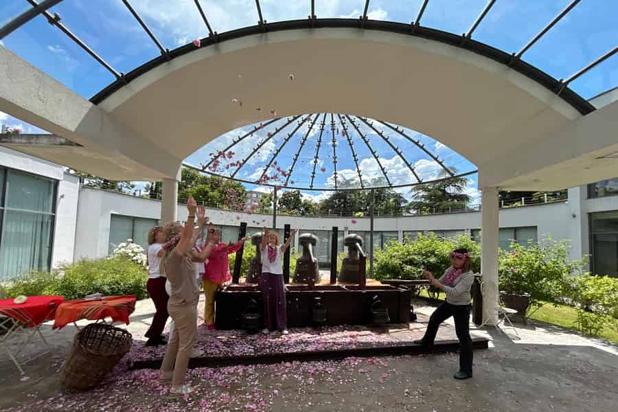 Ab Sofia: Tagestour ins Rosen-Tal, zum Schipka-Gebirge und nach Buzludzha. Foto: GetYourGuide