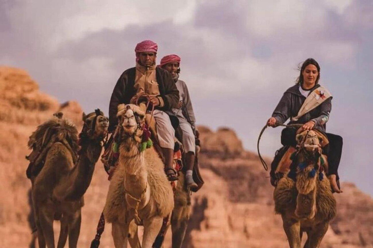 Wadi Rum: Bedouin Camp, Fire Dinner & Desert Experience