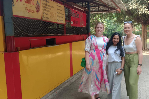 Delhi: Antigua y Nueva Delhi Tour Privado de Día Completo o Medio DíaTour privado de un día entero por la Vieja y la Nueva Delhi, todo incluido