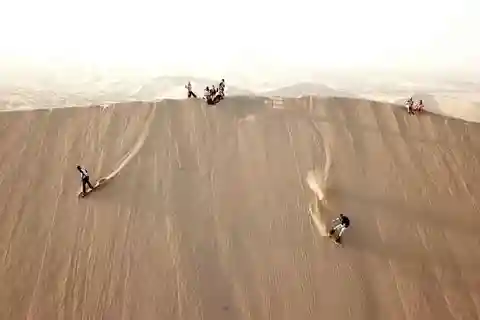 Nasca : Aqueduc d'Ocongalla Planche à sable dans le désert d'Usaka