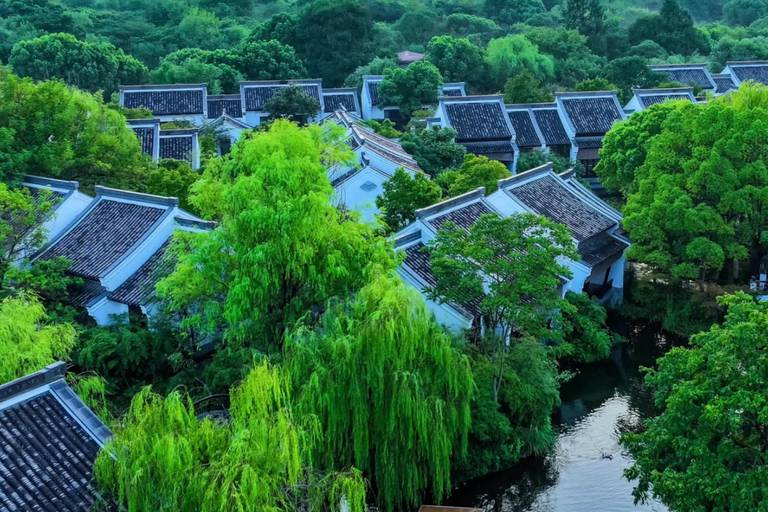 Hangzhou in 2 Days: Cruise West Lake & enjoy the Love Show