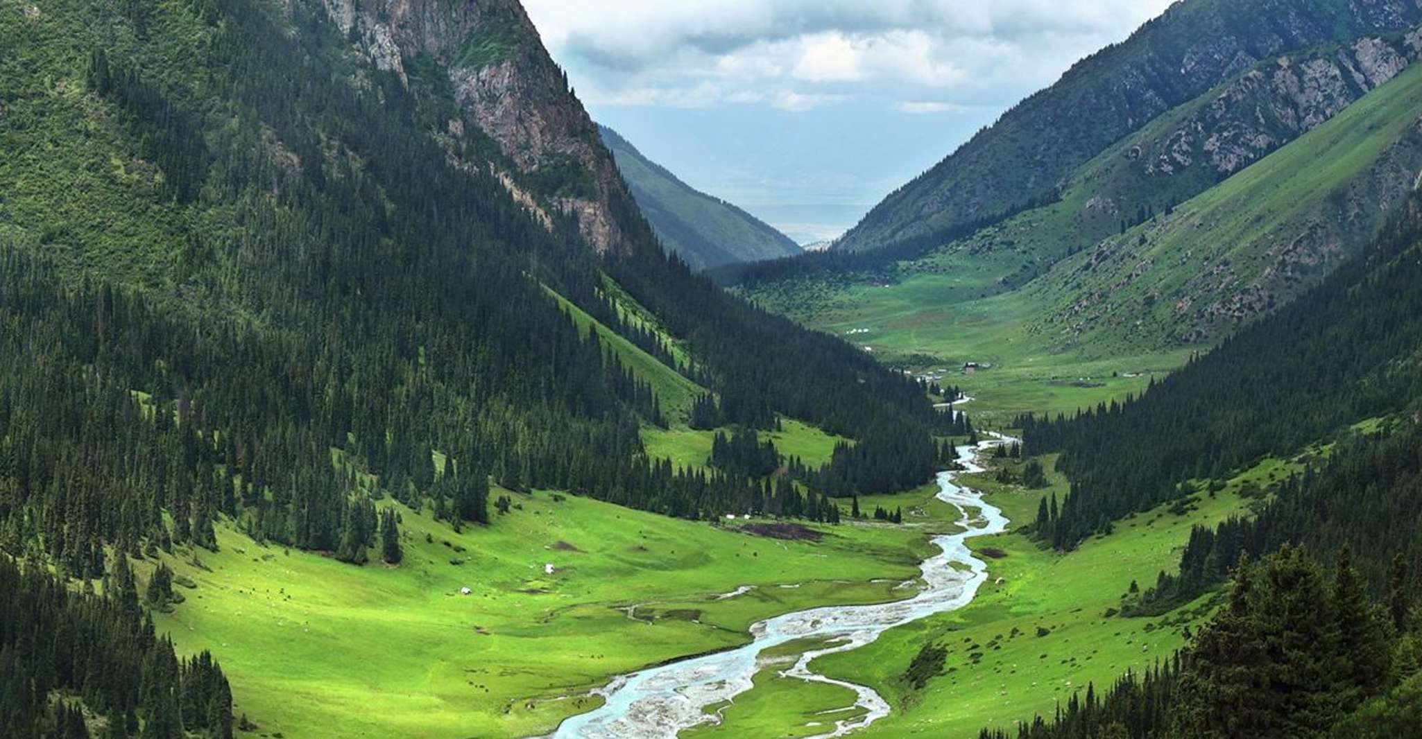 艾西克库尔（Issyk Kul）2天旅行 - Housity