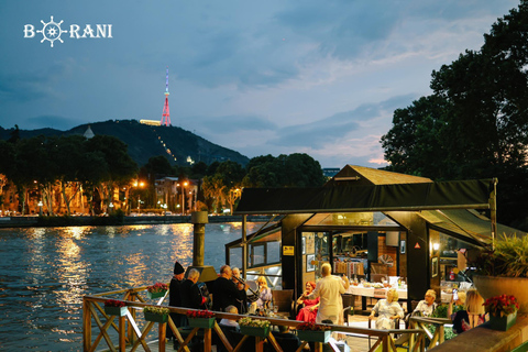 تبليسي: جولة كازبيجي مع الإقامة في فندق 4 نجوم ووجبات الطعامTbilisi: Kazbegi Tour with 4-Star Hotel Stay &amp; Meals