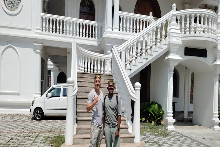 Kochi: Tuk-Tuk-Ausflug mit versteckten SchätzenKochi: Ausflug mit dem Tuk-Tuk zu versteckten Schätzen