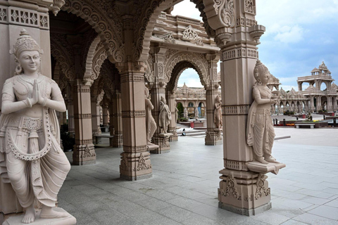 Delhi: tour guiado a pie por el templo Akshardham con un guía localRutas espirituales de Delhi: tour guiado a pie con un guía local
