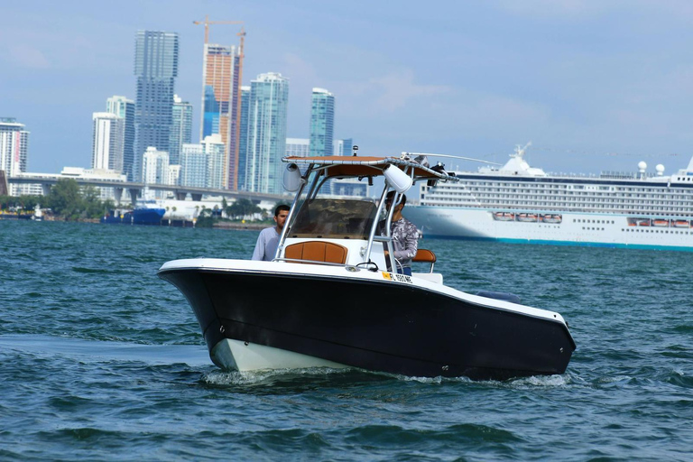 Miami: Private Tailored Sightseeing Boat Tour 1 hour Package w/o Gas & Marina Fees $70 due at Check-in