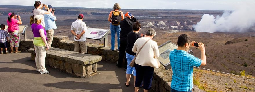 Au départ de Kona : Visite en petit groupe du volcan et des chutes d'eau