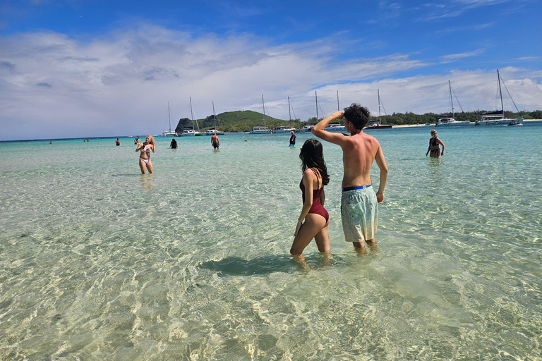 Mauritius Catamaran Cruise: 3 North Island with Lunch Drinks
