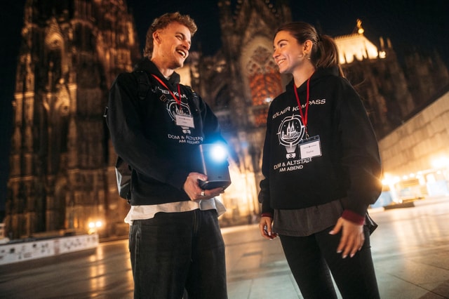Cologne: Cologne Cathedral & Old Town in the evening – interactive tour with projector