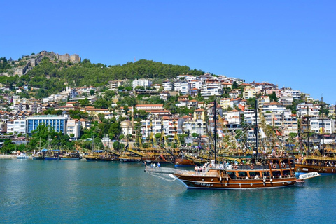 Alanya: Excursión en barco pirata con recogida y almuerzo opcionalesAlanya: Excursión en barco pirata con punto de encuentro