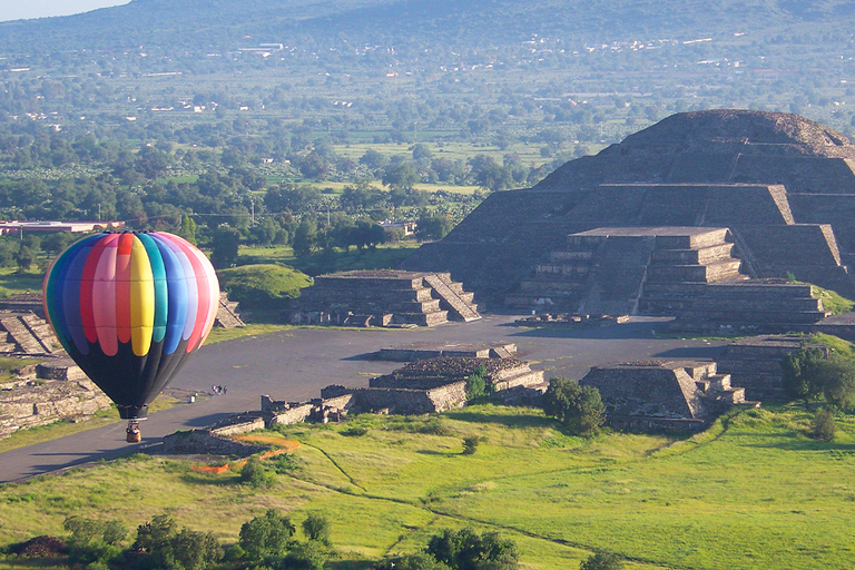 Teotihuacan: Voo de balão de ar quente Balões do céuTeotihuacan: Voo de balão de ar quente pela Sky Balloons