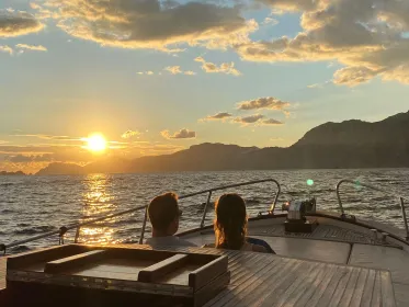 Positano: Bootstour an der Amalfiküste bei Sonnenuntergang mit Prosecco