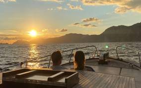 Positano: Amalfi Coast Sunset Group Boat Tour with Prosecco