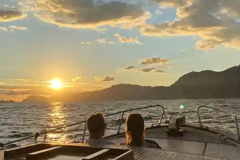 Positano: Cruzeiro de grupo ao pôr do sol com Prosecco, Costa Amalfitana