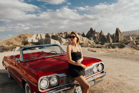 Cappadocia Sunset Classic Car TourExcursión en Coche Clásico al Atardecer en Capadocia