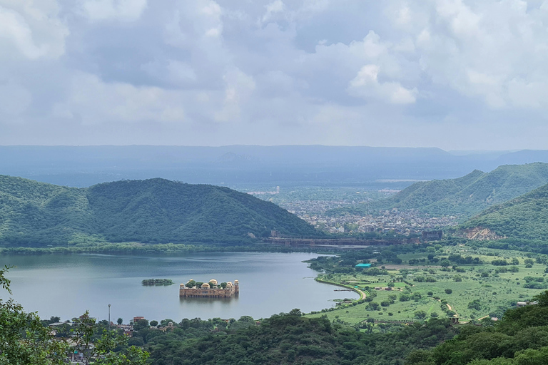 Au départ de Delhi : visite guidée en voiture de Jaipur et du fort d&#039;Amber (sameday)