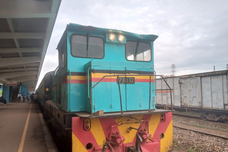 坎帕拉：乘火车前往穆科诺，参观市场Kampala: Train Ride to Mukono with Market Visit