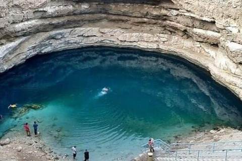 Muscat: Fins View, Wadi Jahal & Bimmah Tour