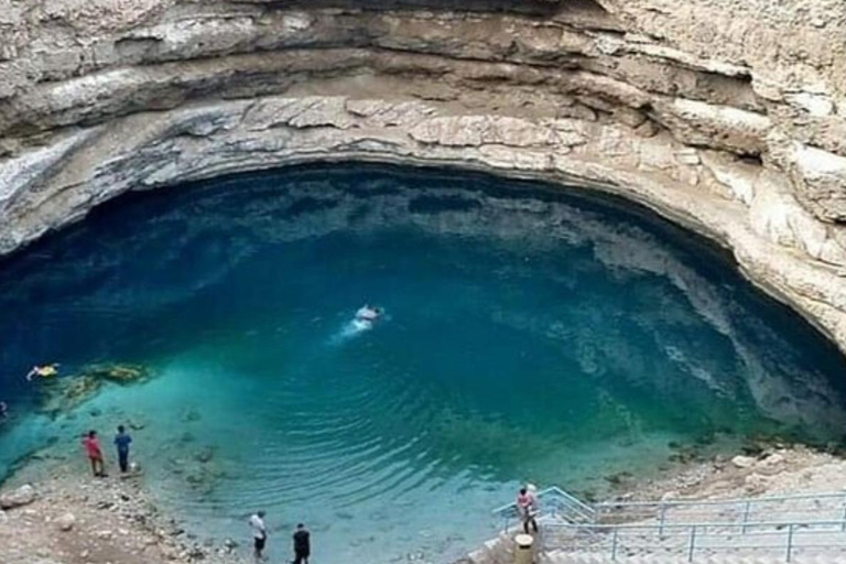 Muscat: Fins View, Wadi Jahal & Bimmah Tour