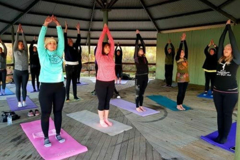 Erskine: Yoga-Wanderung bei Sonnenaufgang mit Morgentee