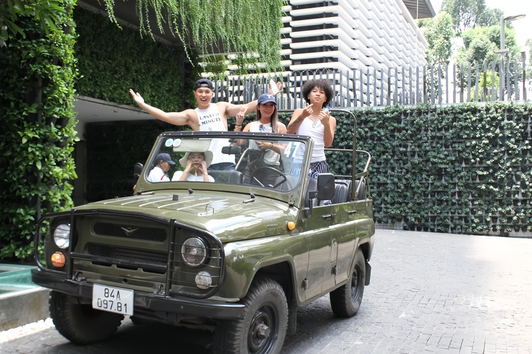 Esplora Ho Chi Minh City con una jeep car