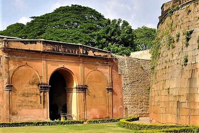 Bangalore Day Tour: Lalbagh, Tipu Palace & Bull Temple