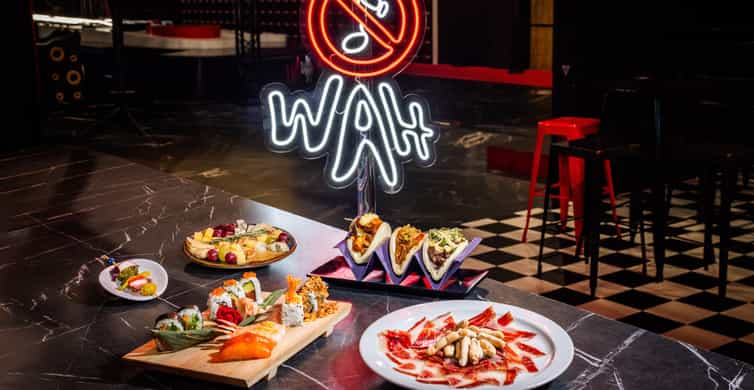 Madrid: WAH Show - Music, Dining & Party Experience photo 7