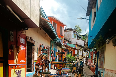 Tour personalizzato di Guatapé, massimo 7 passeggeriGuatapé Tour Personalizzato massimo 7 passeggeri