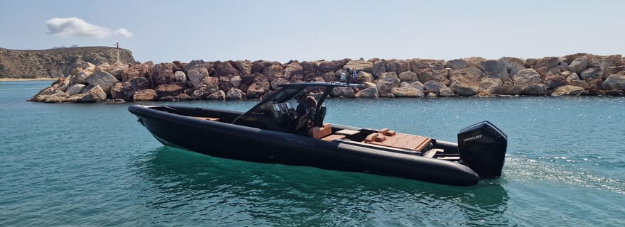 Santorin : Croisière à grande vitesse à bord d'un yacht moderne et élégant