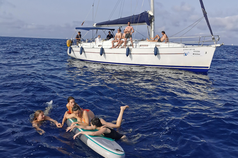 Barcelona: Exclusive Private Sailing Boat Cruise Barcelona: 2h Exclusive Sailing Boat Private Cruise