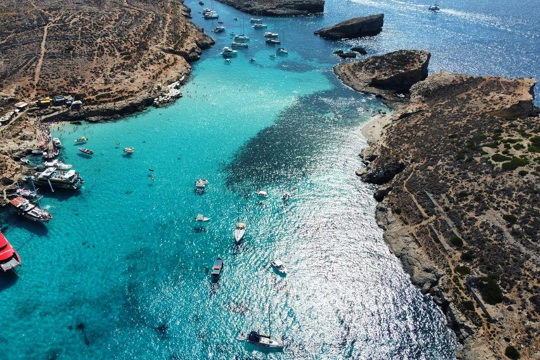 Mellieha: Passeio de barco em Comino, grutas e lagoa azul