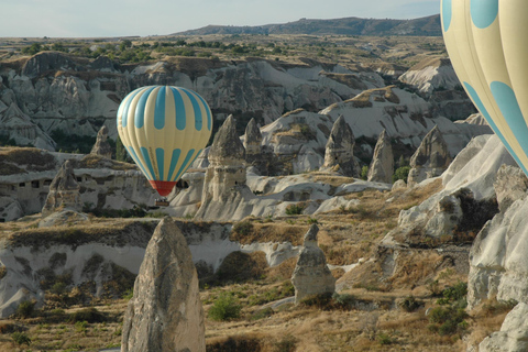 Cappadoce : Montgolfière au lever du soleil à GöremeCappadoce : Excursion en montgolfière au lever du soleil à Göreme avec collations