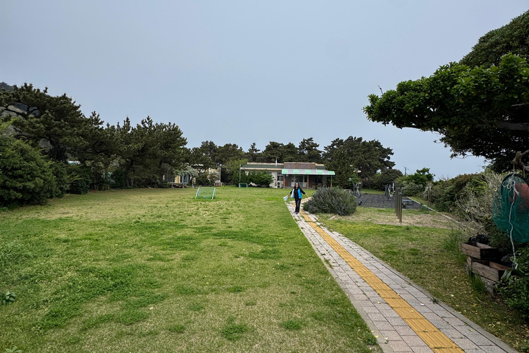 Jeju: Biyangdo Island Ferry Ride, Hike, and Lunch
