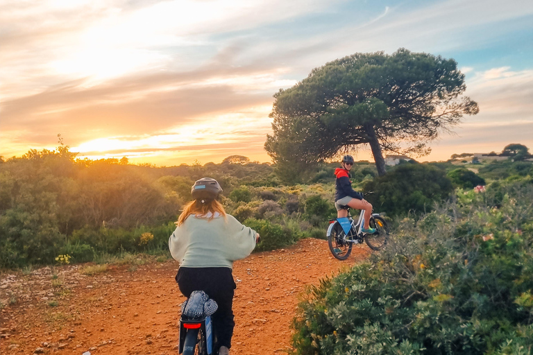 Ferragudo Dorf: Ein Elektrofahrrad mieten