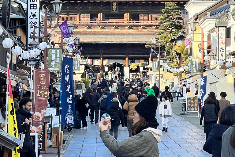 Depuis Tokyo : Excursion d&#039;une journée au parc des singes des neiges de Nagano et au temple Zenkoji