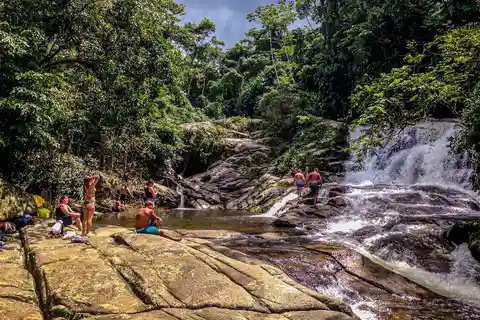 Cachoeira, selva e alambique de cachaça Passeio de jipe